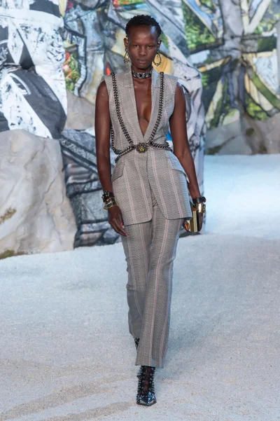 Look 13
